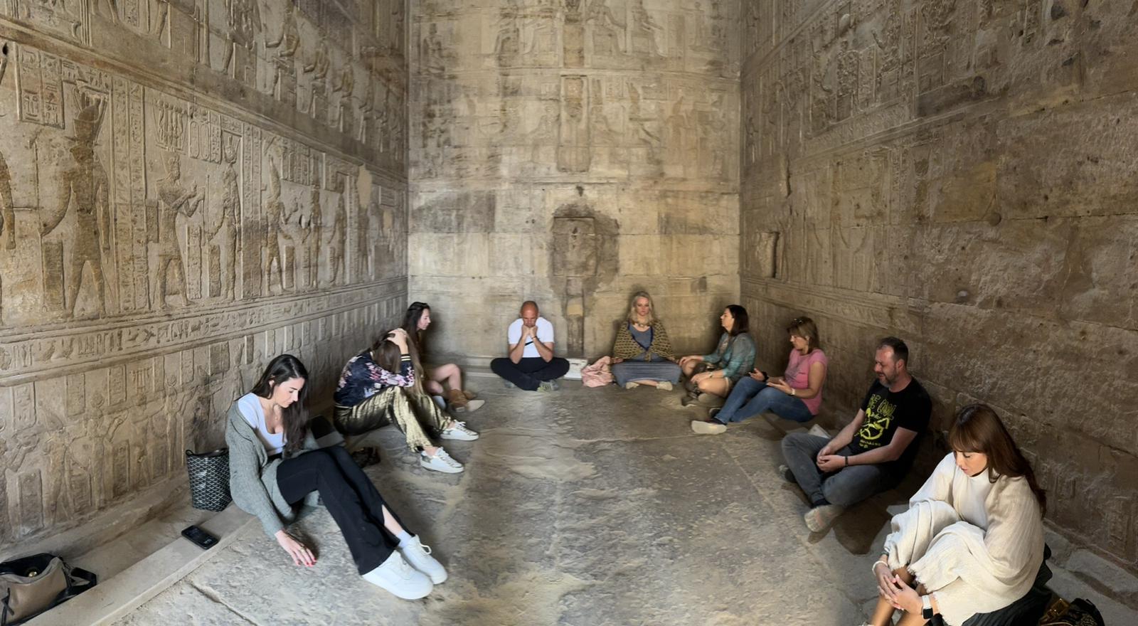 Espacio de reflexión grupal en el templo